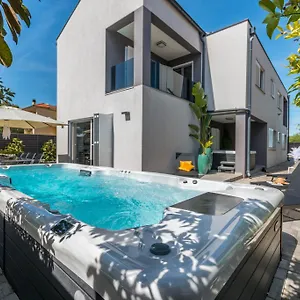 House With Pool Ledenko Biograd Na Moru